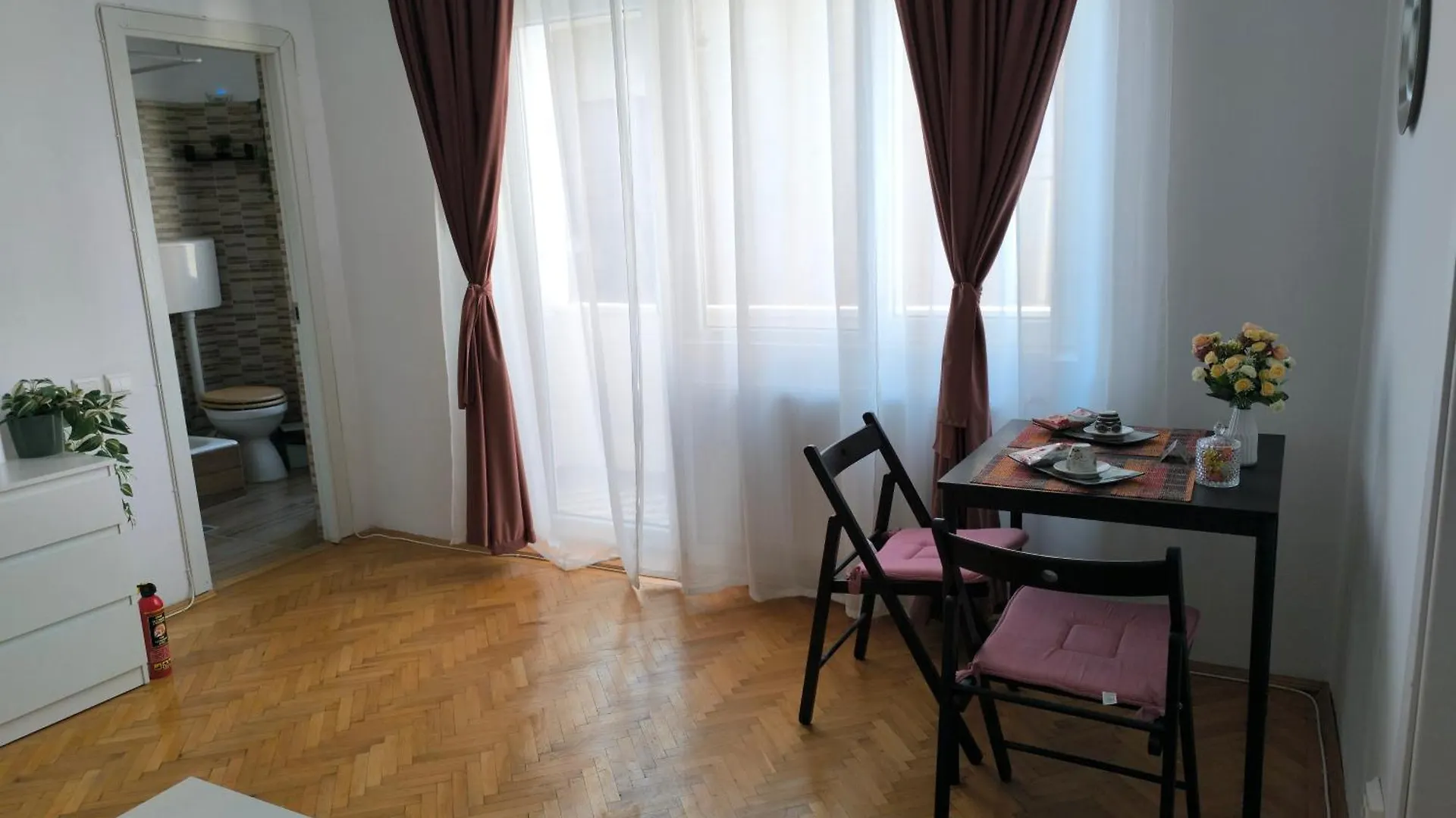 The Corner Loft - Cismigiu Garden Διαμέρισμα Βουκουρέστι 0*,
